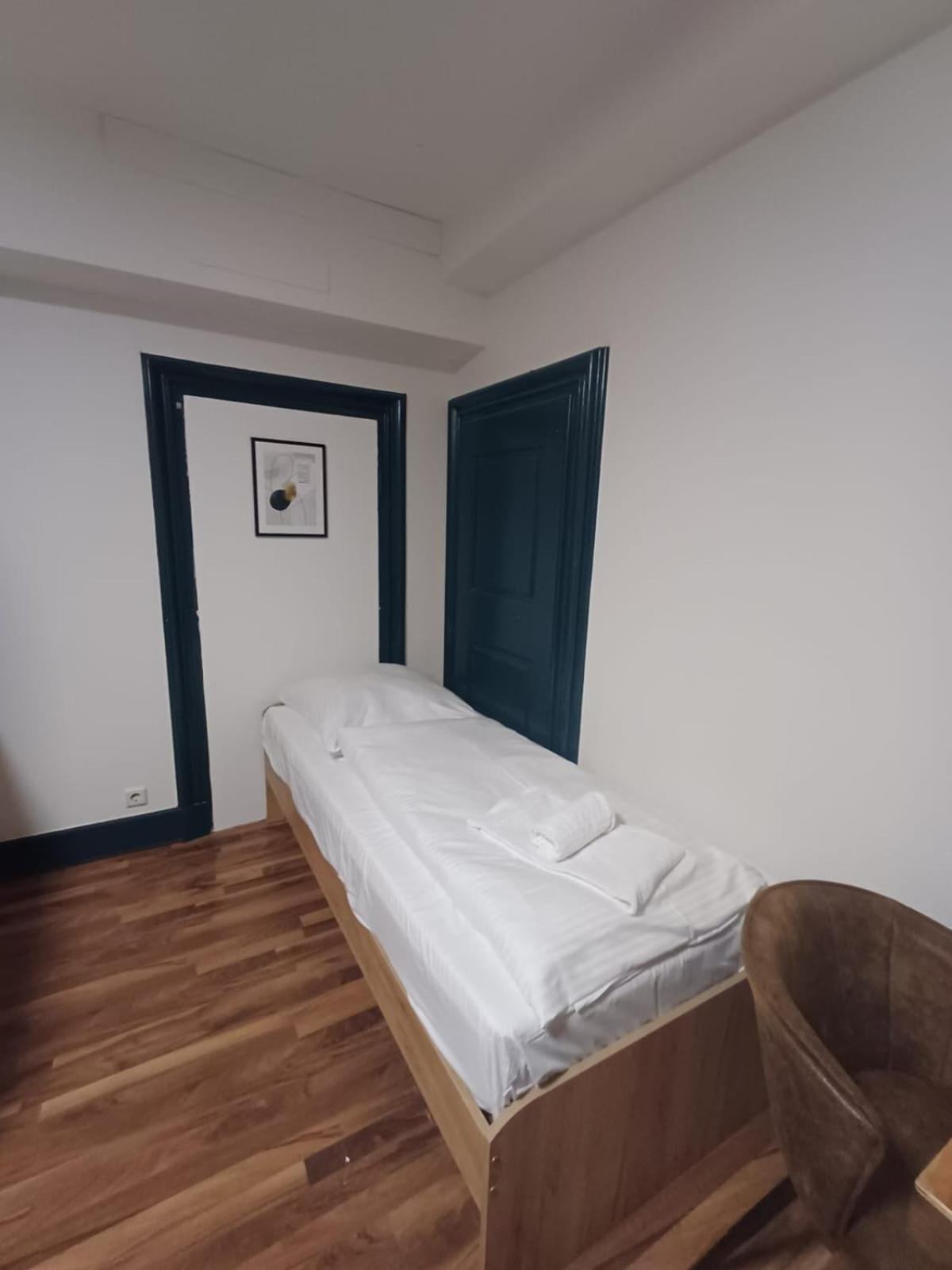 Crown Living Villa Blumenau Studios, Smarttv, Parkplatz Лустенау Экстерьер фото