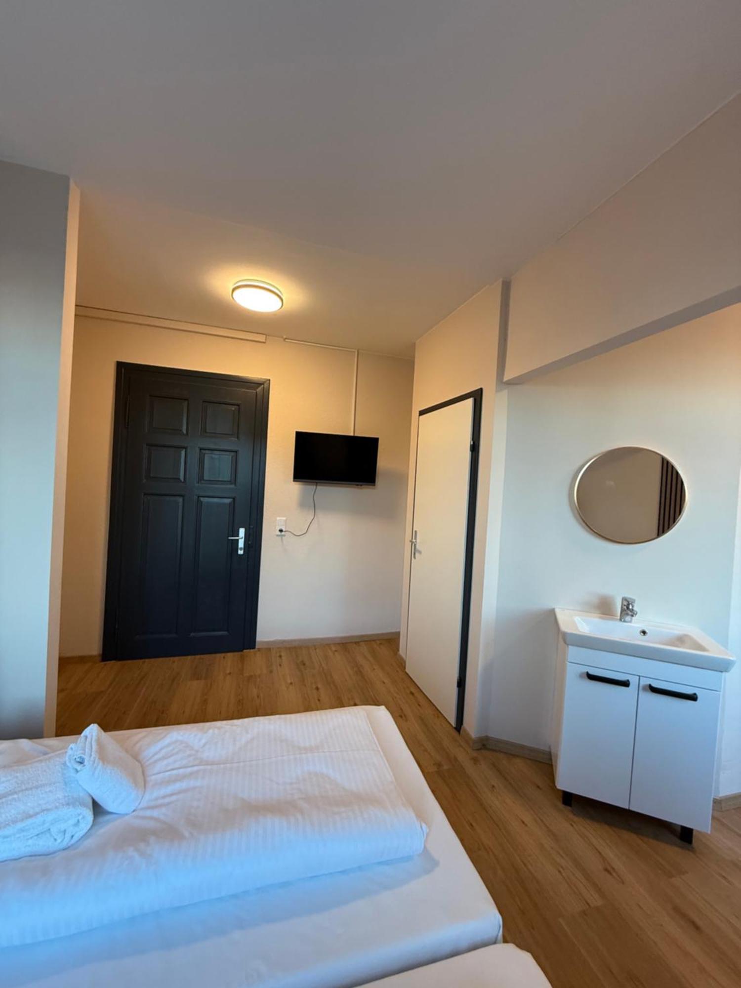 Crown Living Villa Blumenau Studios, Smarttv, Parkplatz Лустенау Экстерьер фото